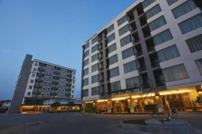 Lee Nova Hotel